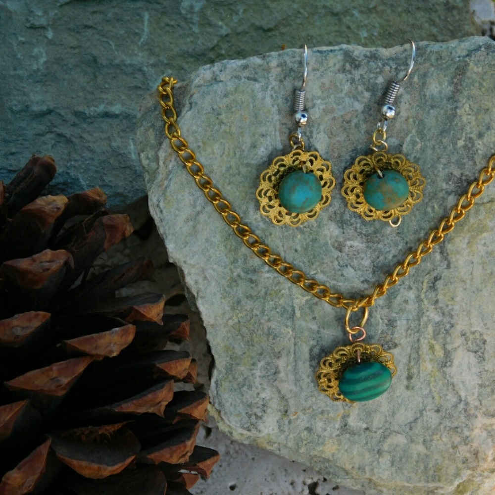 Turquoise gold gemstone necklace magnesite